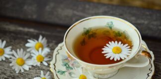 Jak zrobić herbatę z płatków róż?
