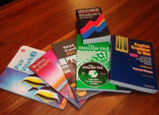 Kurs angielskiego jako trening zmiany tożsamości – kim się stajesz, gdy zaczynasz myśleć w innym języku? kurs angielskiego